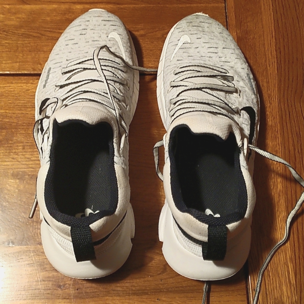 Nike Tennis Shoes